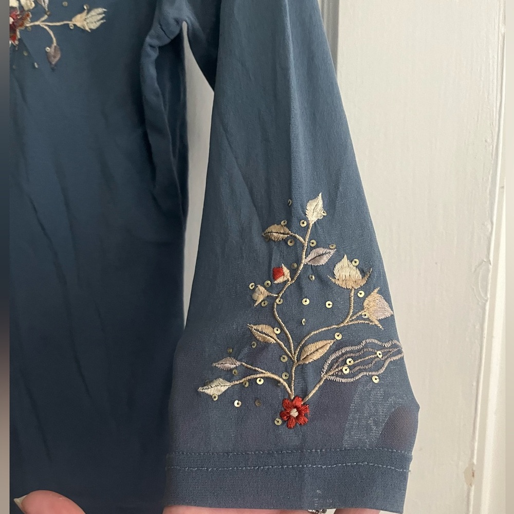Anè Boutique Embroidered Floral Sequin Top | Size Small | Artisan 3/4 Sleeve - Picture 2 of 9